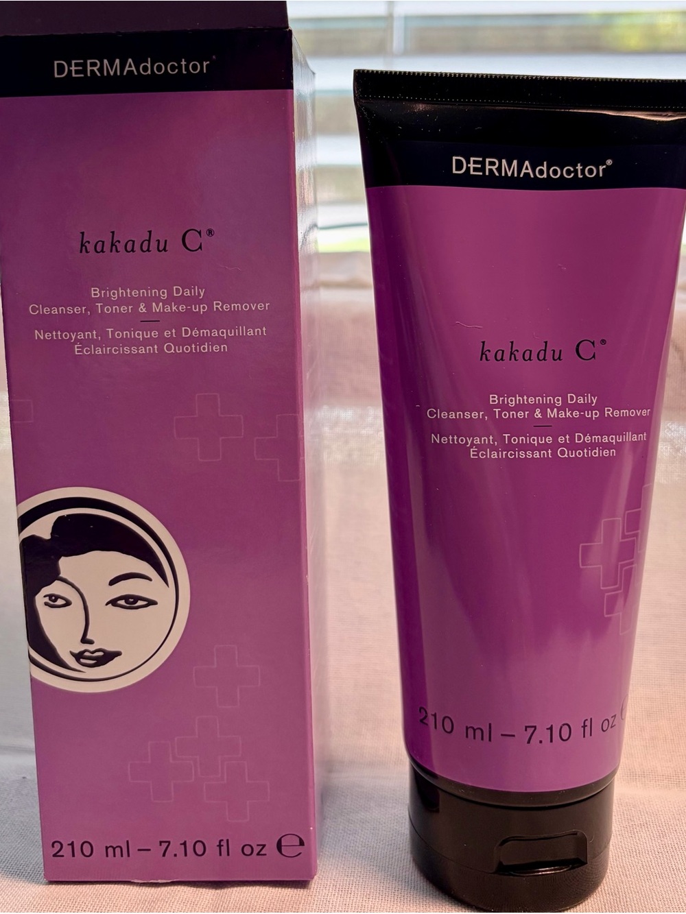 DERMAdoctor Kakadu C Brightening Daily Cleanser